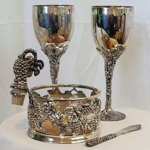 Vintage Godinger Silver Art Wine Accessories With A Grape & Vine Motif (READ)